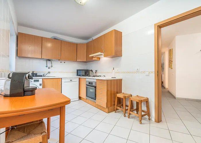 Sea Breeze Apartment *